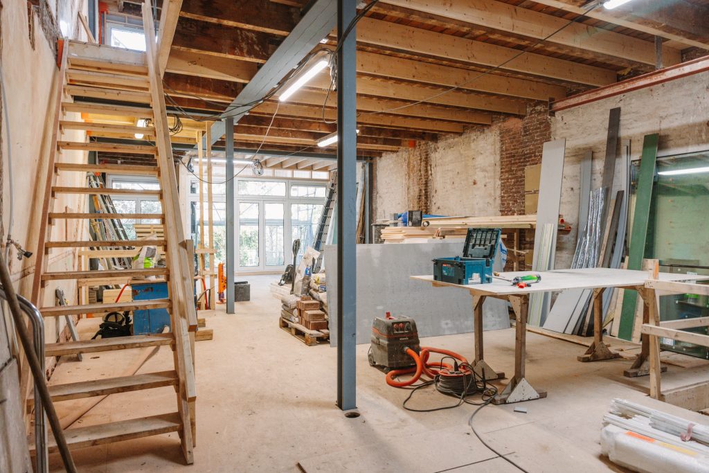 Een kelder in Amsterdam waar de fundering wordt hersteld - Bouwcon
