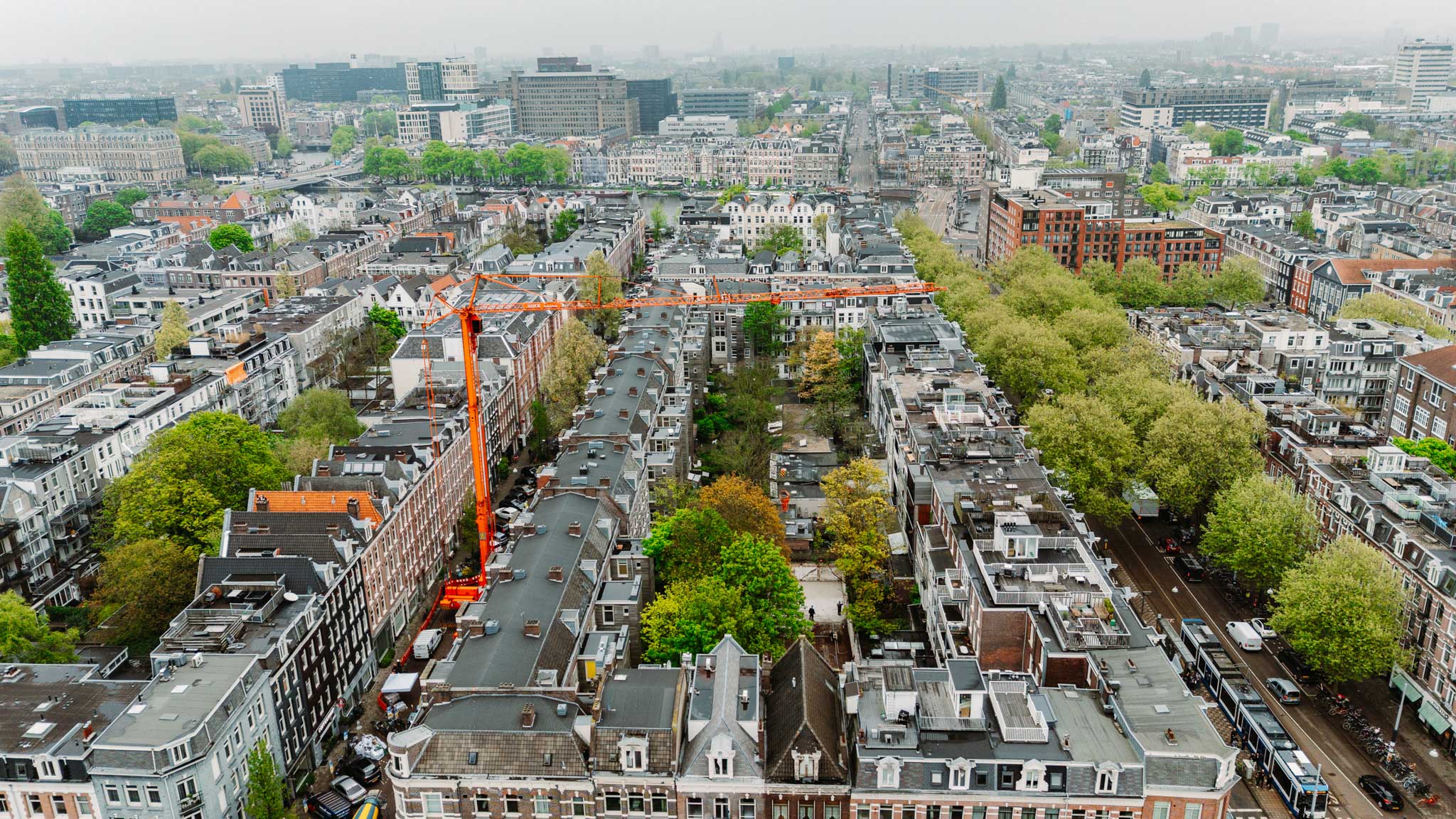 De prijs van een prefab kelder of kelderbouw hangt af van maat, diepte, bereikbaarheid en grondwatercondities. Gronwaterneutraal bouwen is vooral in Amsterdam en omgeving vaak complexer.