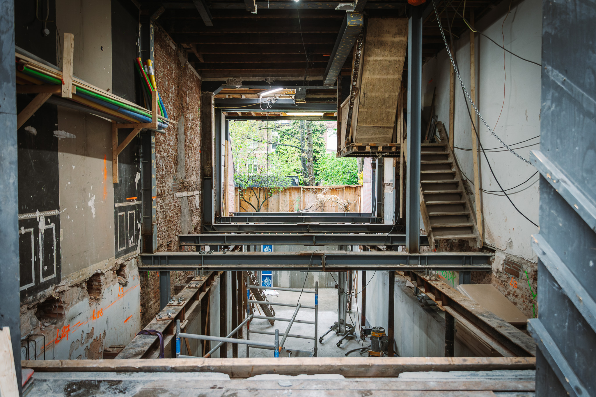 Gemiddeld liggen de kosten tussen de € 1.000 & € 2.000 per m², inclusief afwerking.