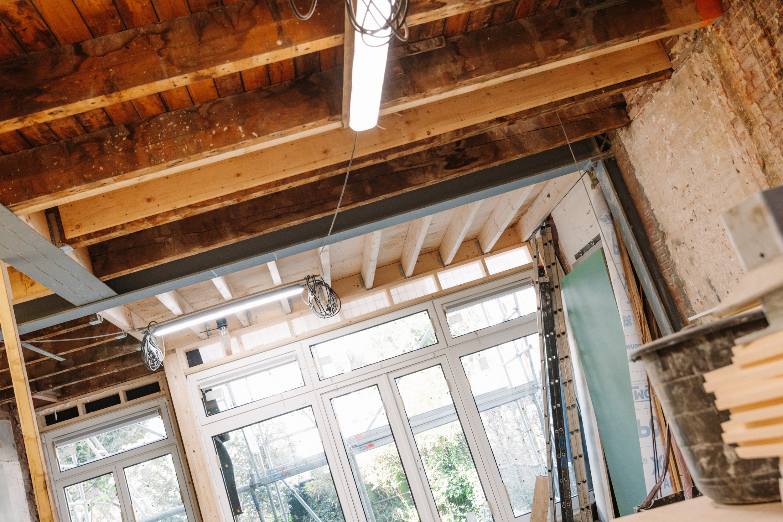 Bouwcon werkt bij renovatie met heldere begrotingen, duidelijke planningen en een transparante aanpak.