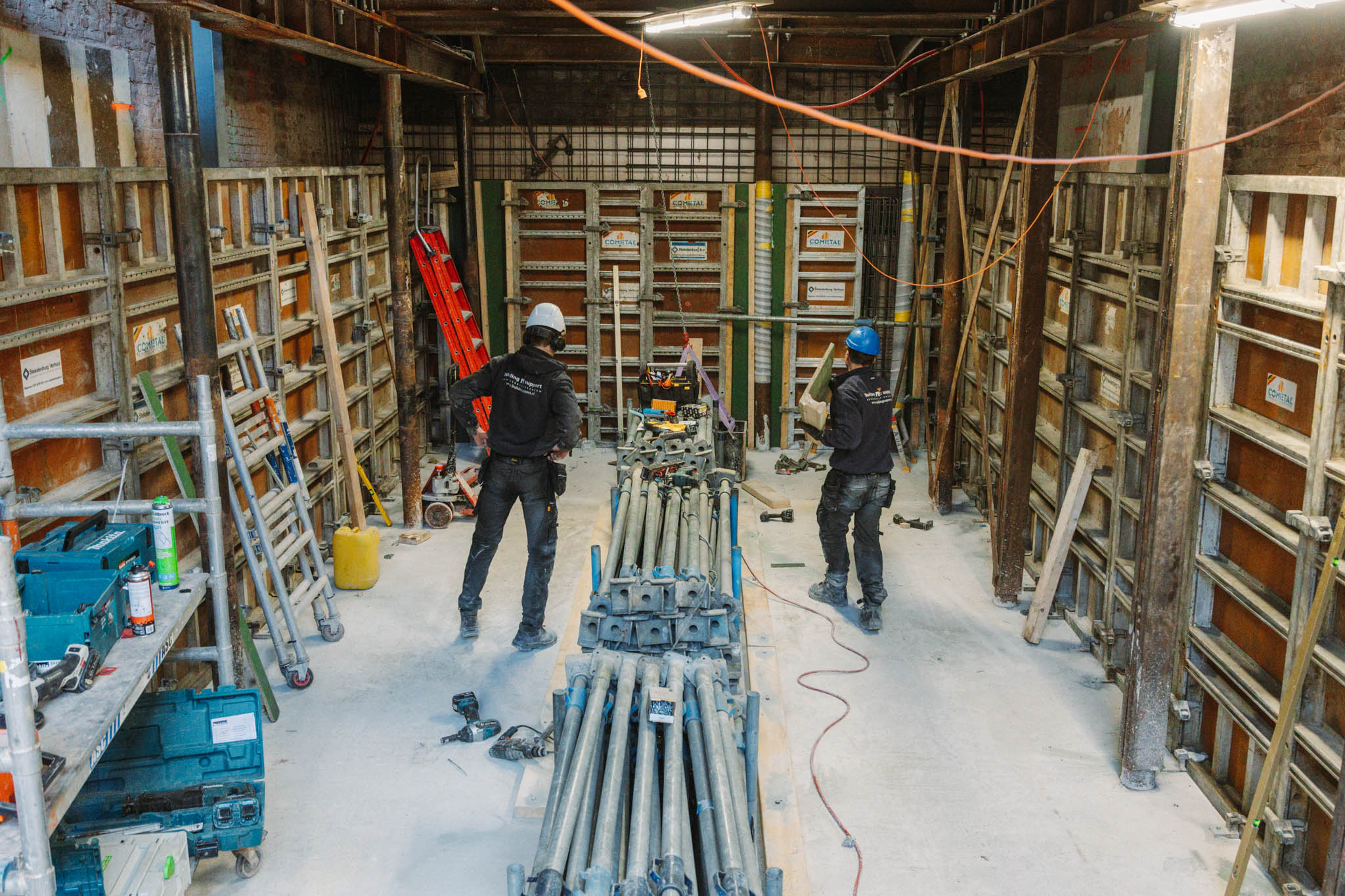 Een kelder maken onder een bestaand huis vraagt om een andere aanpak dan bij nieuwbouw.