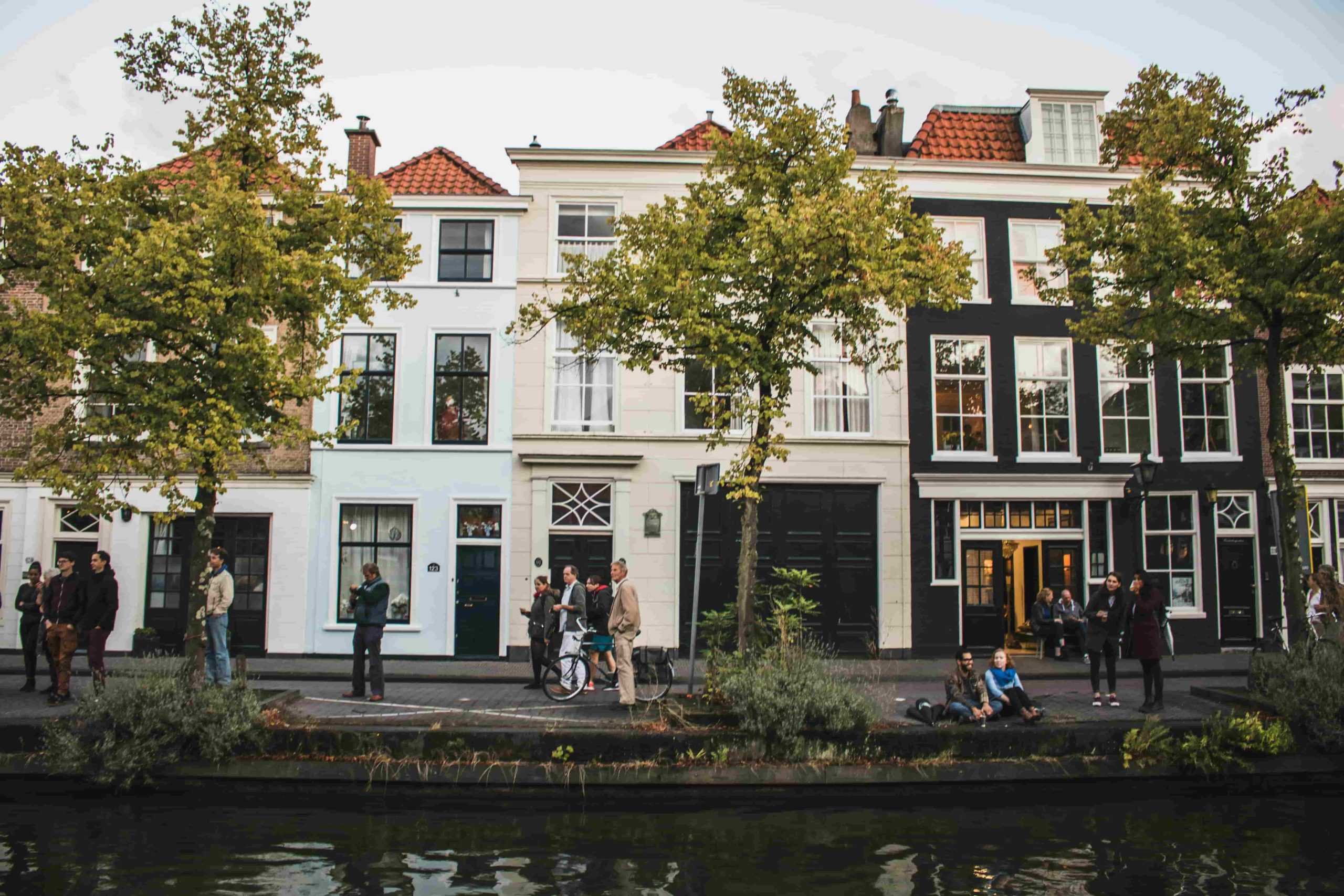 Straat met karakteristieke woningen in een beschermd stadsgezicht in Den Haag